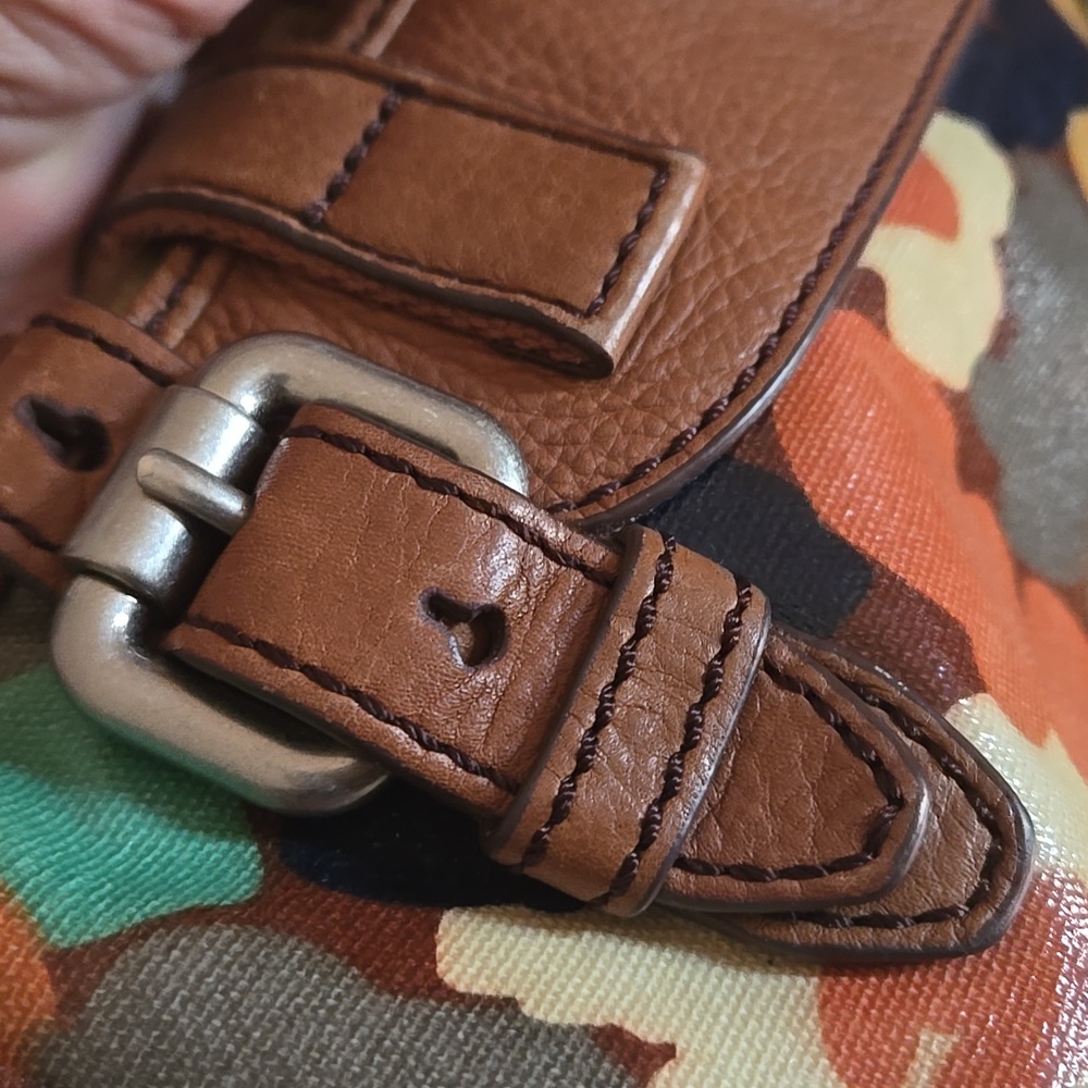 Fossil Leather Keyper Bag - Picture 3 of 7
